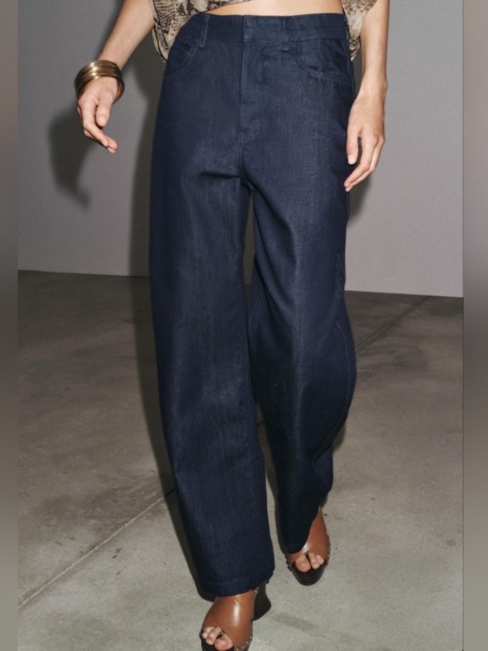 NWT Zara ZW Collection Barrel Leg High Rise Trouser Ankle Jeans Dark Wash size 4 - Picture 4 of 13